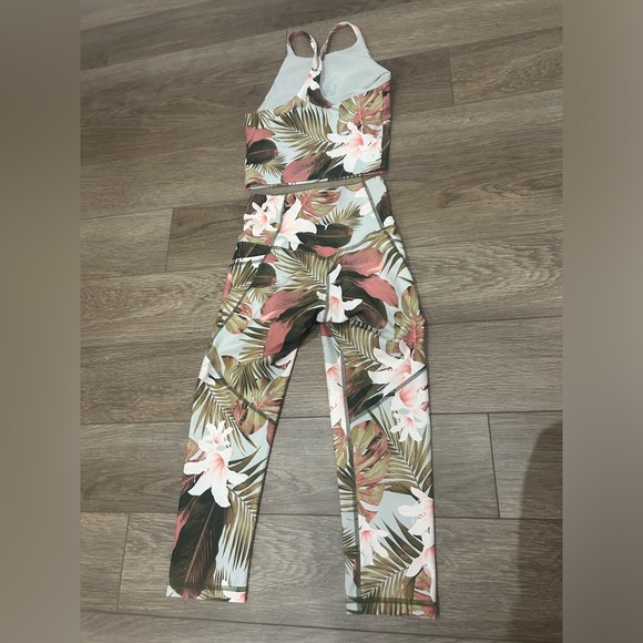 Activewear set - Picture 4 of 4